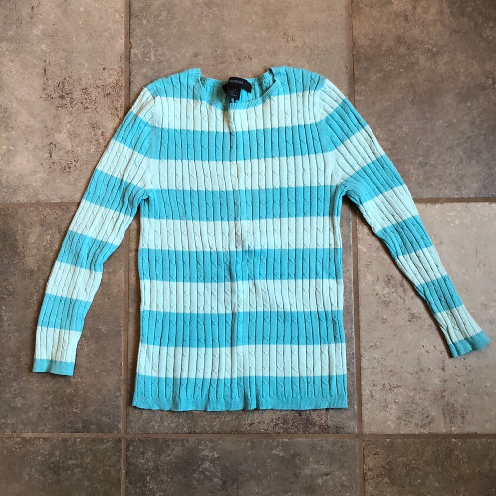 Stretchy cable knit light weight sweater